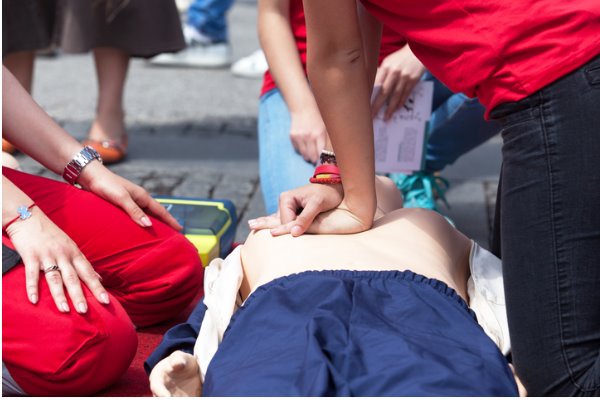 Team cpr first aid training picture id840542870